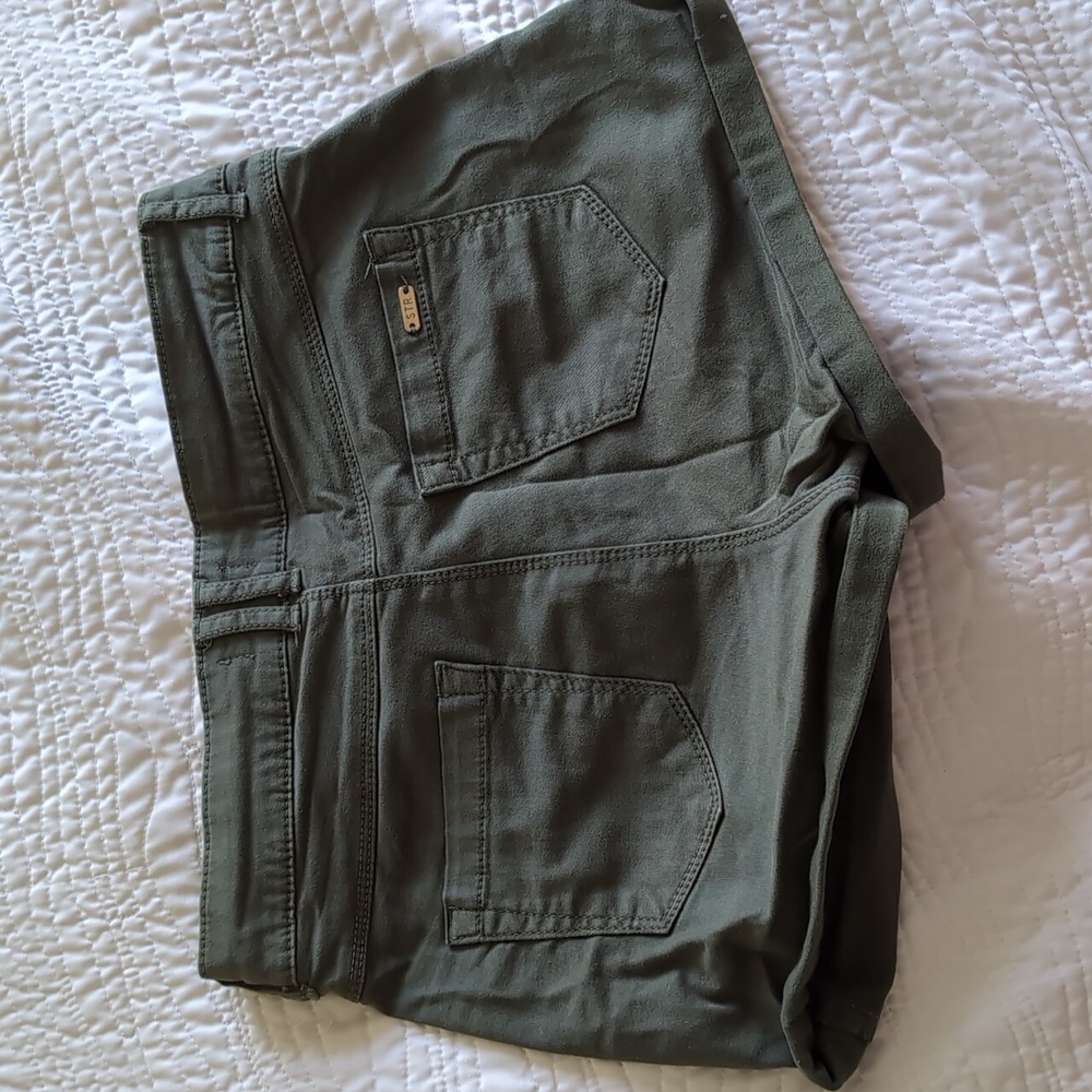 Shorts - Picture 2 of 3
